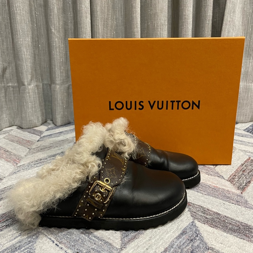 Lv Cosy Flat Comfort Clog with fur